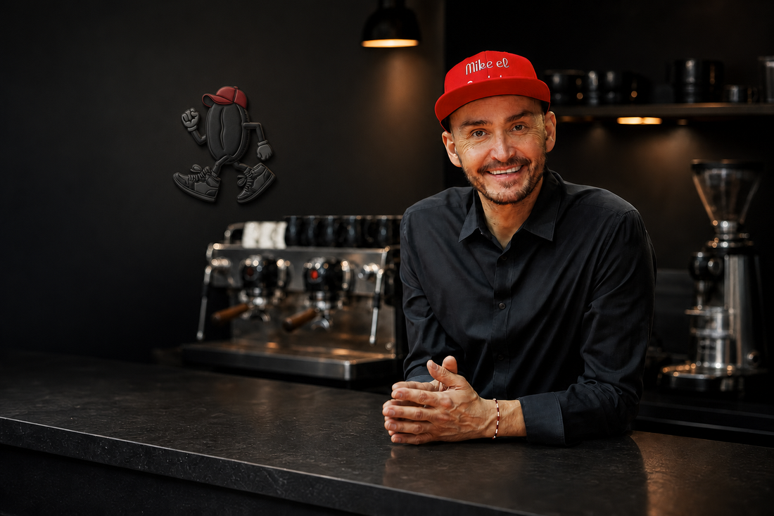 Mike Schumann in seiner Kaffeebar